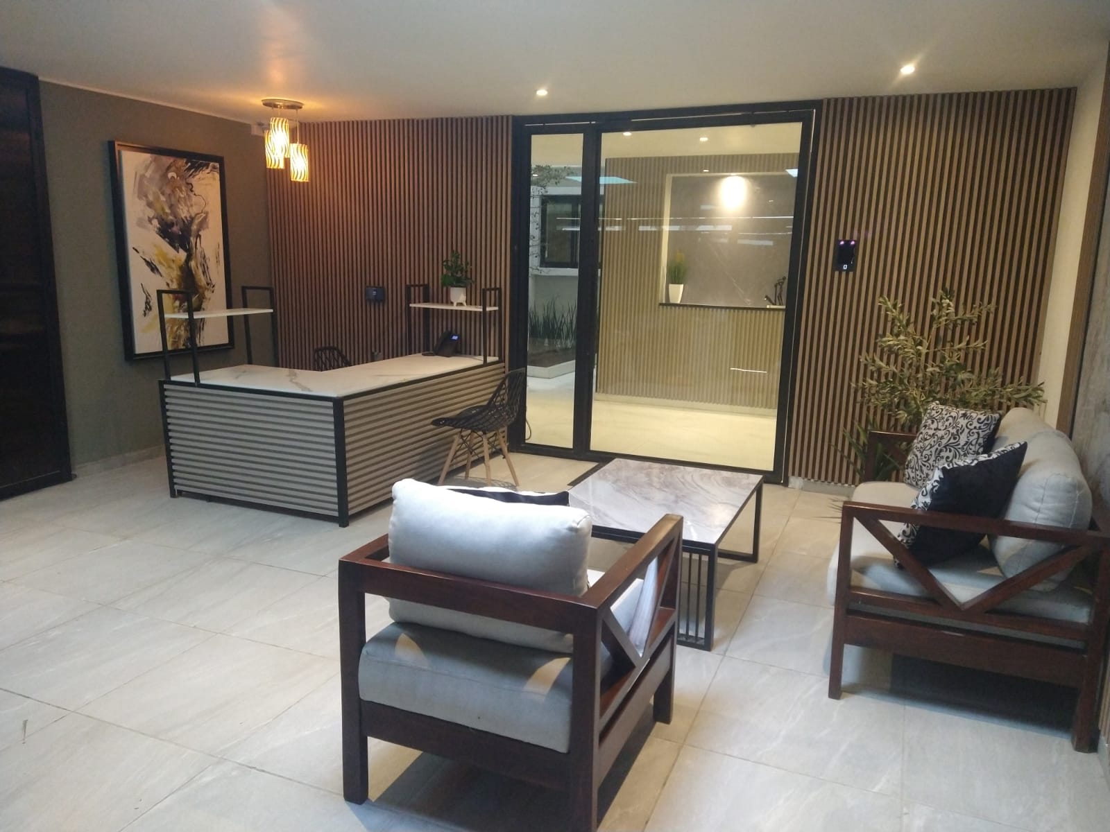 Gimnasio con equipo moderno